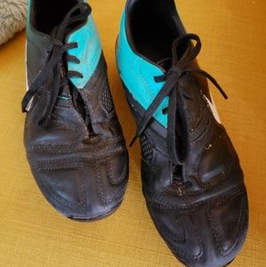 Kids soccer shoes